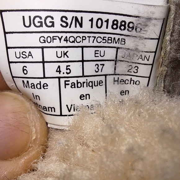 A pair of UGG Fraser Slate leather fur lined ankle boots in ladie's size 6. EUC - Picture 5 of 12